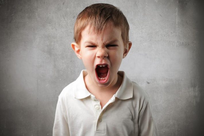 怒っている子供のイメージ画像