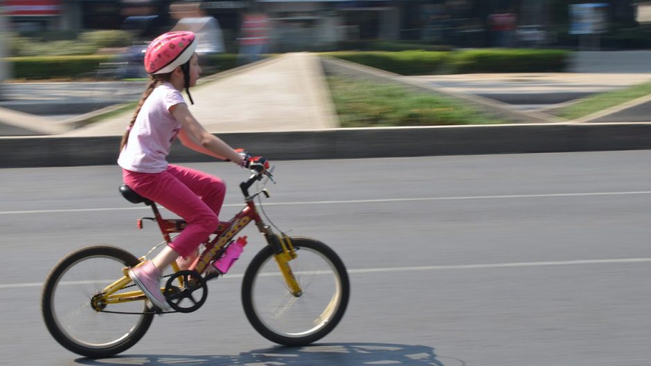 子どもと自転車のイメージ画像
