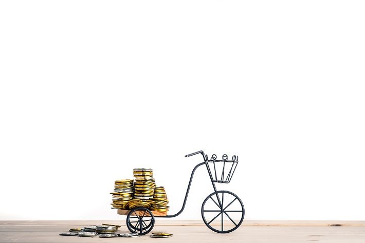お金を運ぶ自転車